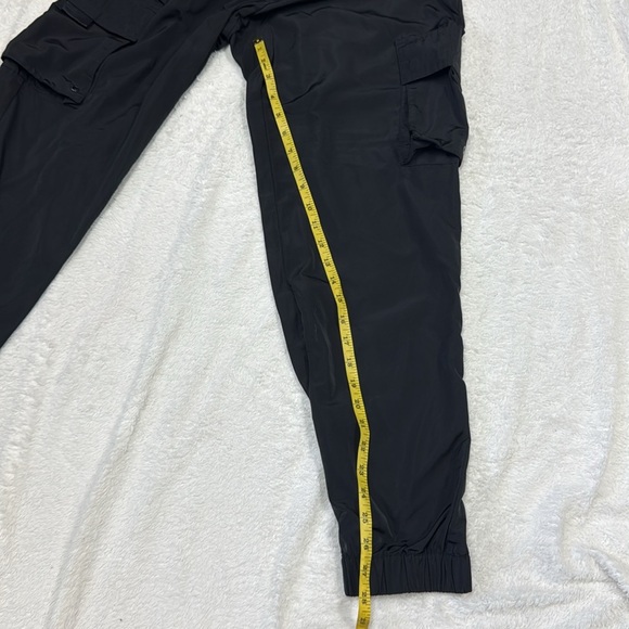 ALO Yoga Black Cargo women’s pants size Small - Picture 8 of 10